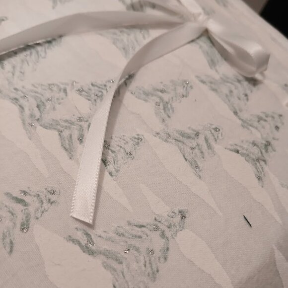 NEW Reusable Fabric Gift Bag Christmas Trees White Green with Ribbon Bow 7x7x4" - Picture 5 of 7